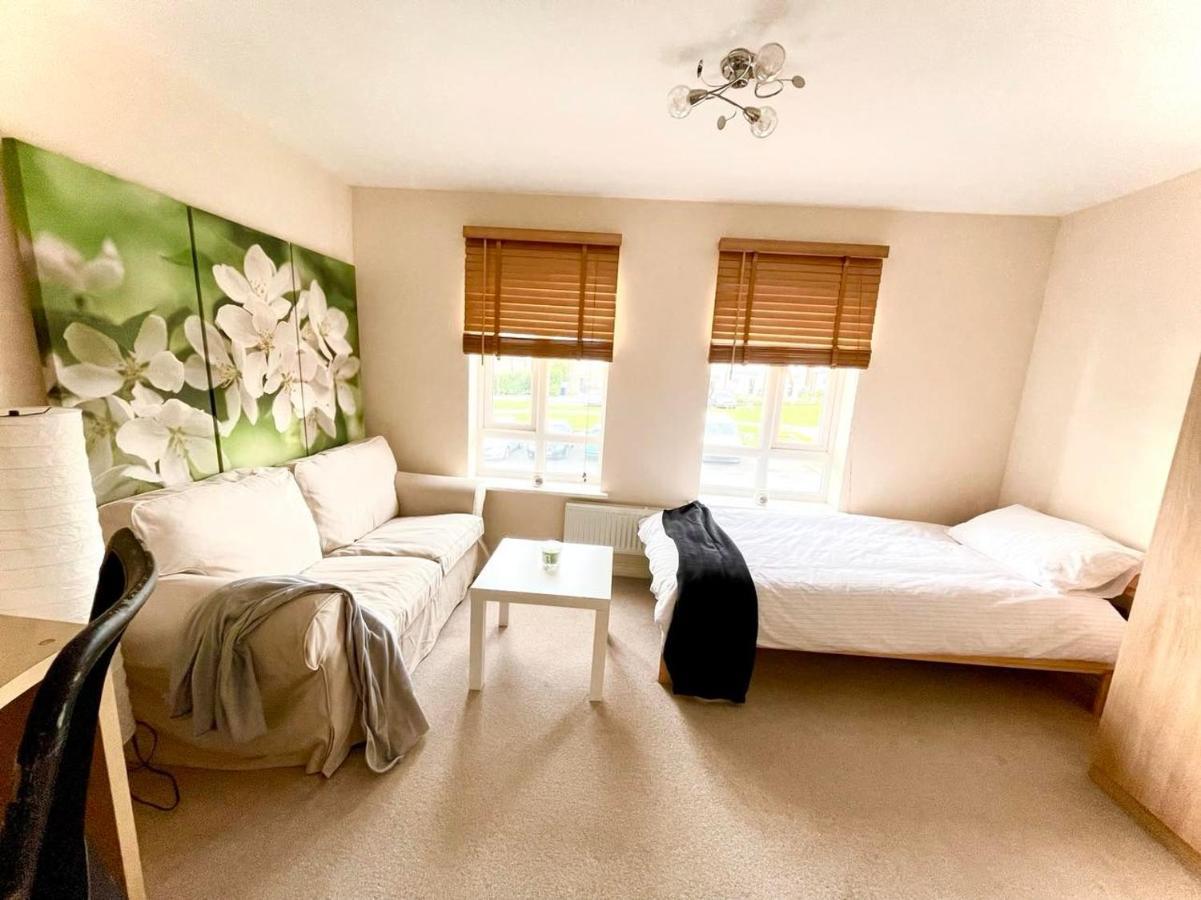 Lakeside Stylish 3 Bedroom House Grays エクステリア 写真