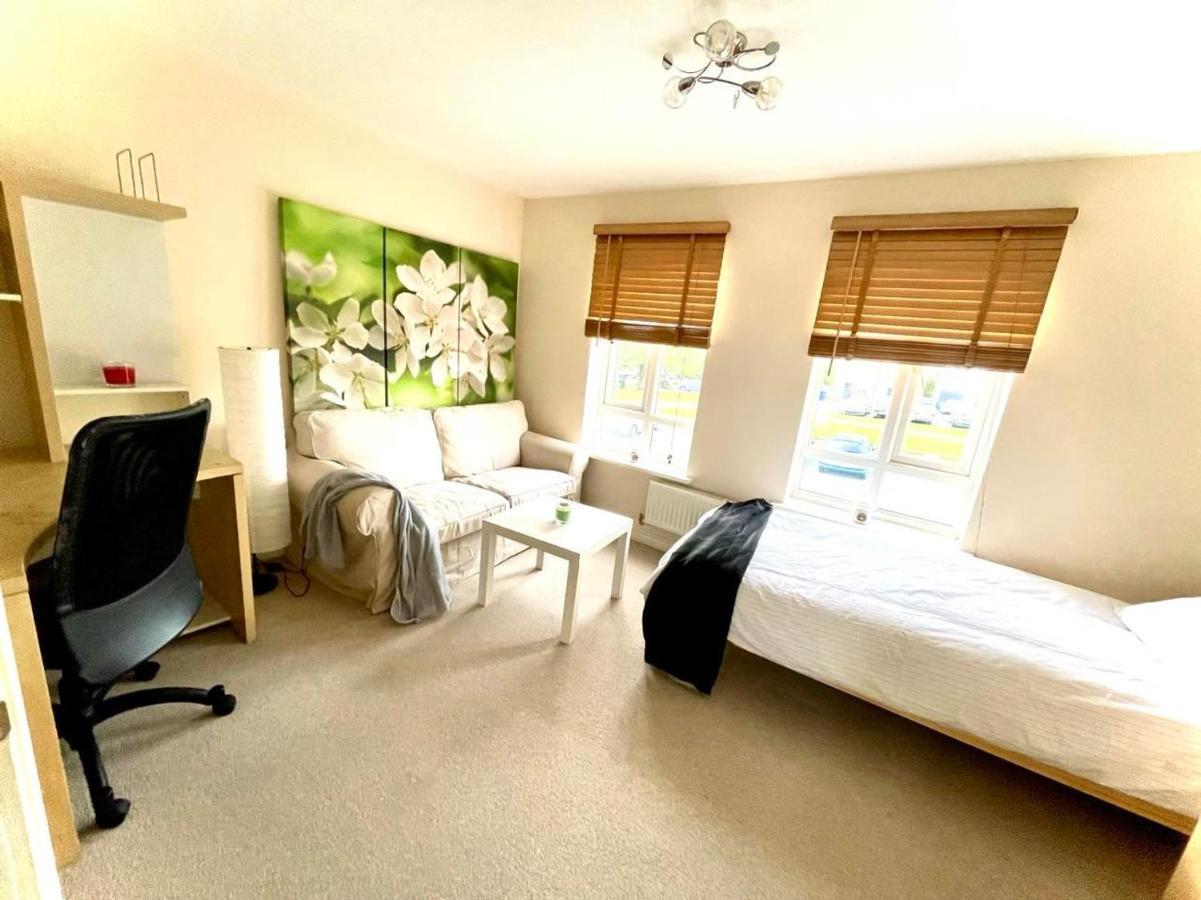 Lakeside Stylish 3 Bedroom House Grays エクステリア 写真