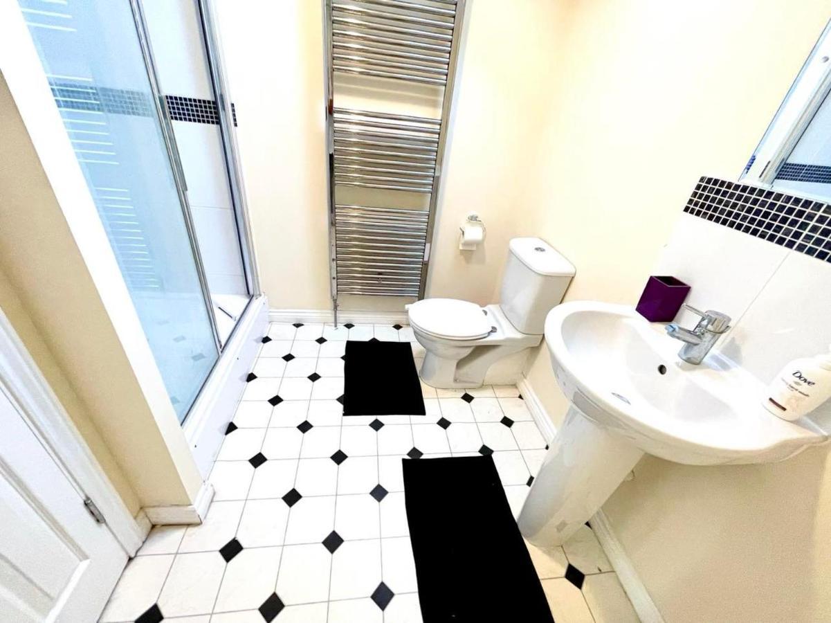 Lakeside Stylish 3 Bedroom House Grays エクステリア 写真