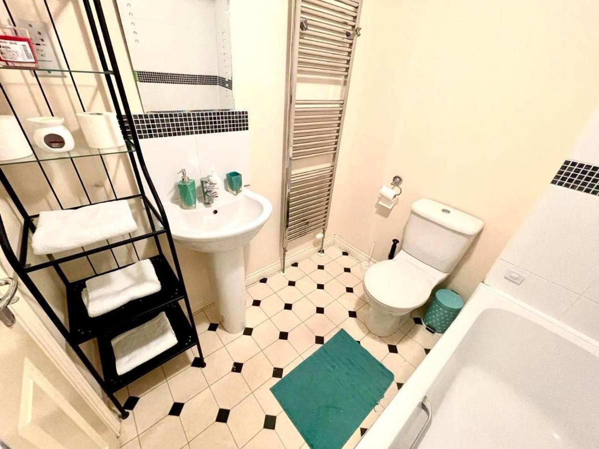 Lakeside Stylish 3 Bedroom House Grays エクステリア 写真